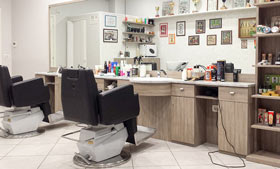 Interno del negozio Barber Shop.