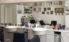 Interno del negozio Barber Shop.